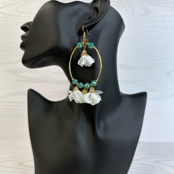 NEW hand made Elegant Gold White and blue Floral Hoop Earrings 14k gold platted - Picture 3 of 8